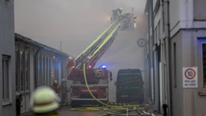 Feuer in Filderstadt-Bernhausen: Großeinsatz der Feuerwehr bei brennender  Schreinerei
